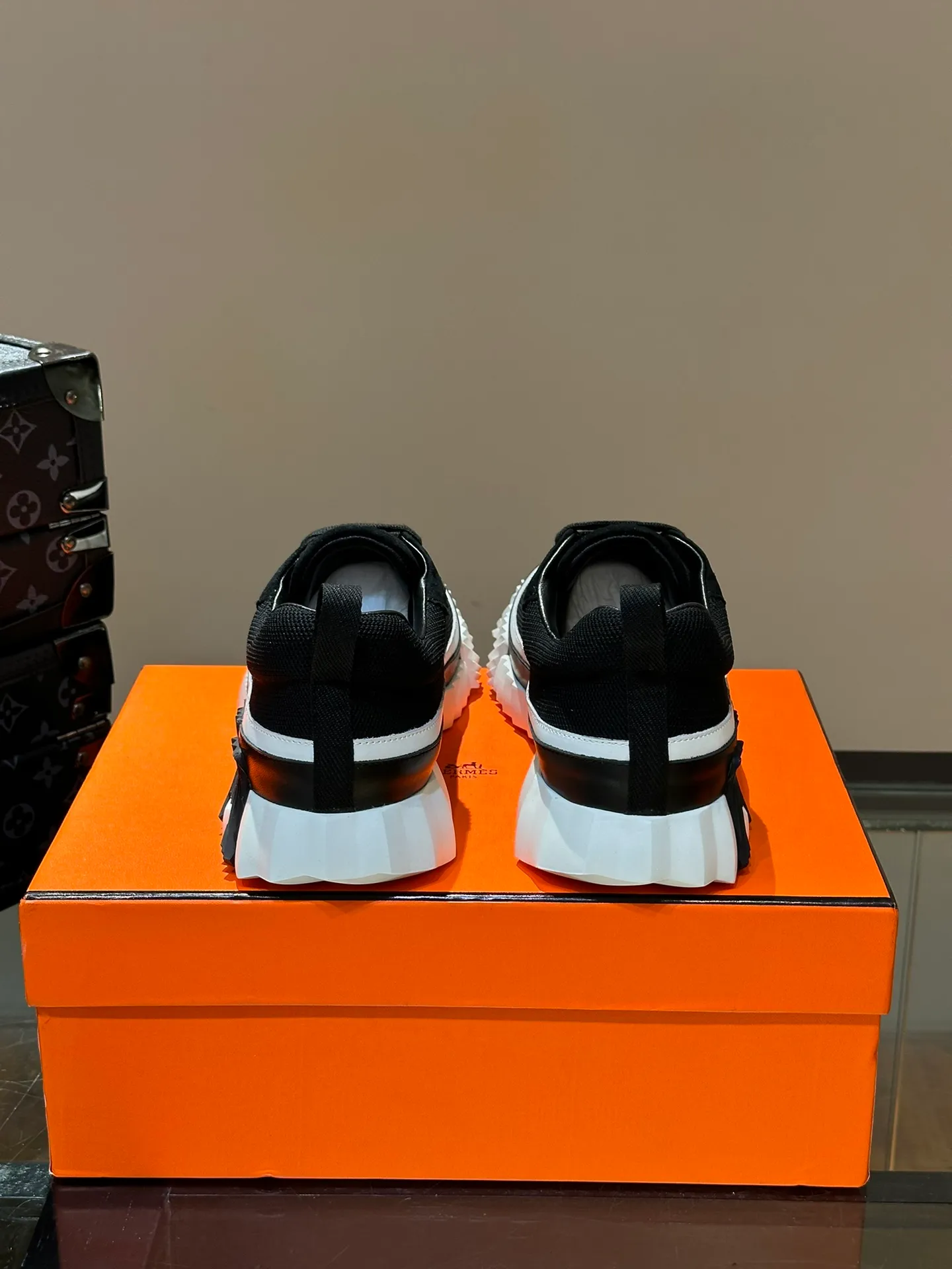 Men's shoes 💰p420 "hermes*" new men's casual sports shoes, the upper is made of cowhide leather and high-end mesh, imported materials, full of texture, the light sole is decorated with contrasting patterns, creating a versatile fashion style. Size: 38-44 (45.46 customized)